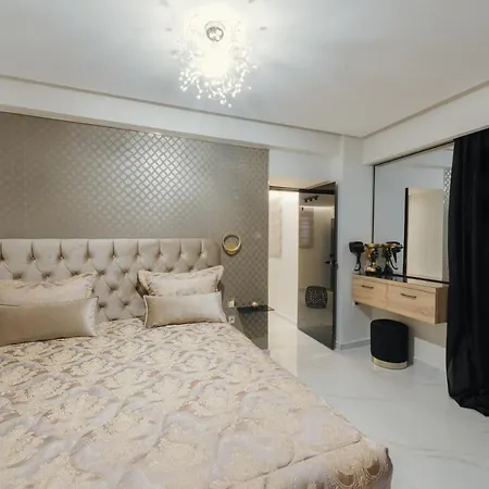 Odysseus Luxury House